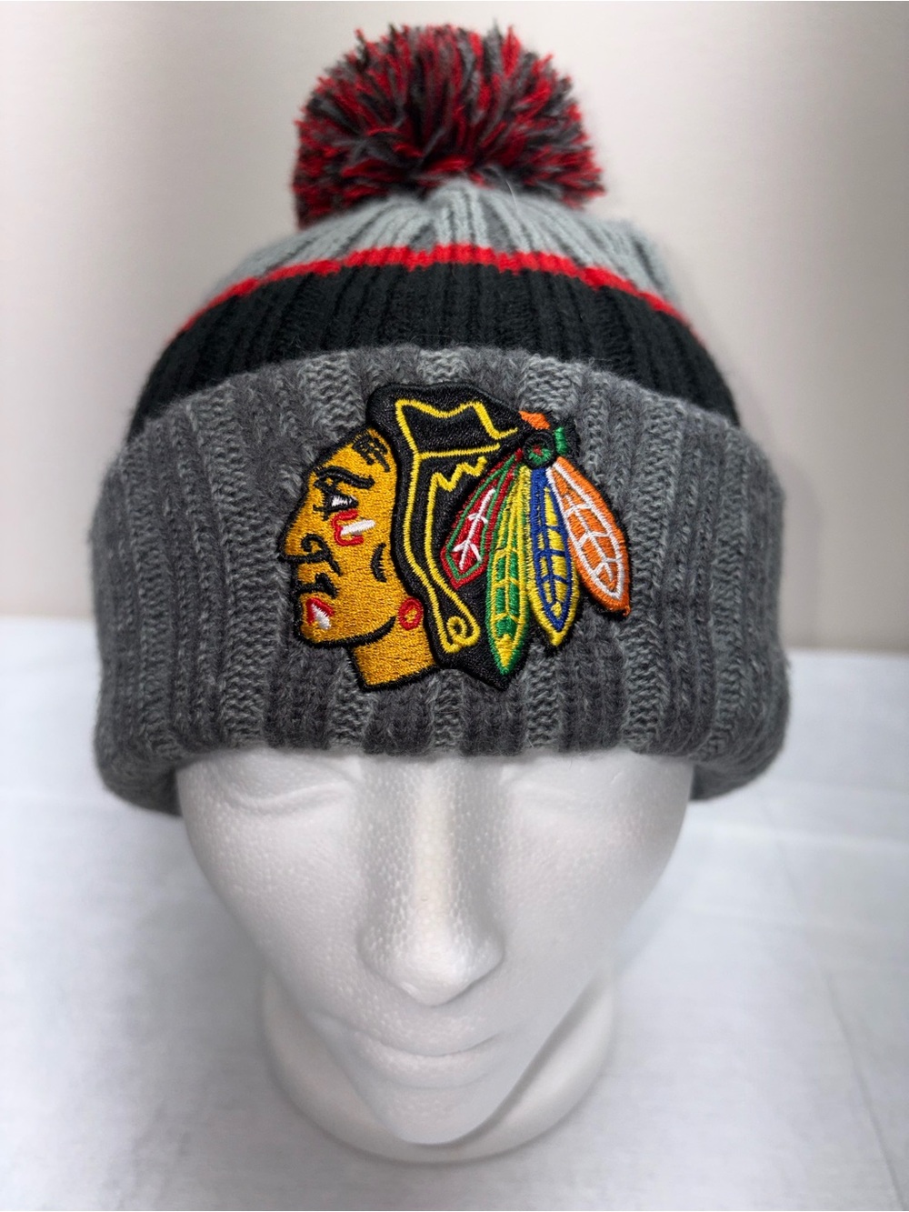 Chicago Blackhawks Grey Pom Beanie with Team Patch New Era